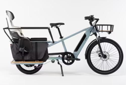 De foto`s van elektro tandem fiets / familie cargo e-bike