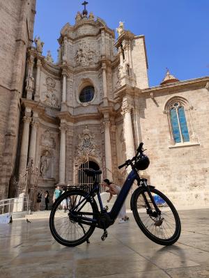 Visite à vélo de la vieille ville de Valence avec Sky Bike Rent &amp; Tours