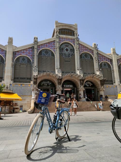 Le foto di tour in bici della città vecchia di valencia con sky bike rent &amp; tours