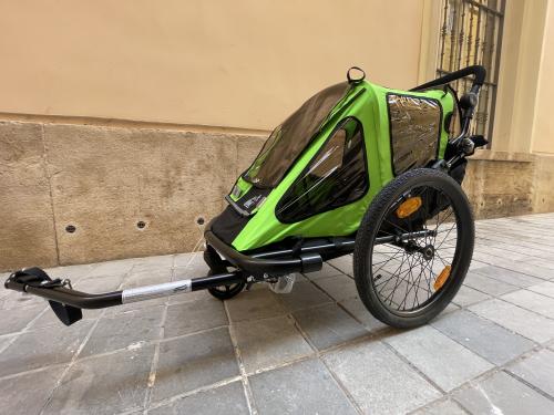 Le foto di rimorchio per biciclette per bambini