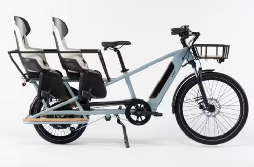 De foto`s van elektro tandem fiets / familie cargo e-bike